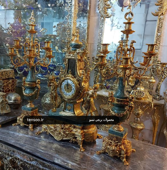 ساعت و شمعدان برنجی مدل خروسی نوازنده با سنگ سبز